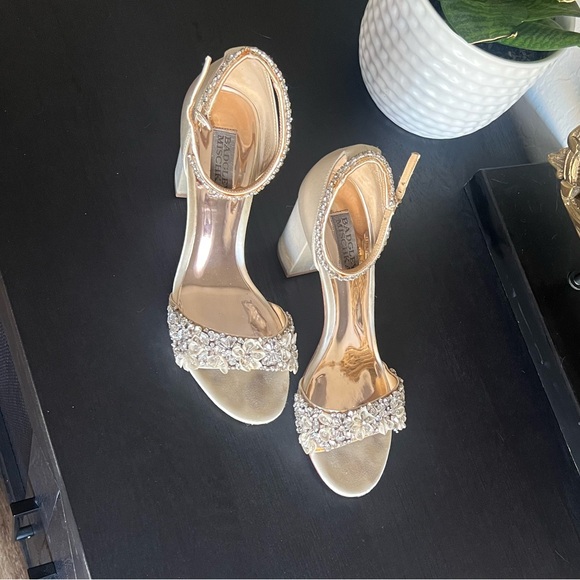 Badgley Mischka Finesse Ivory Heel - Picture 3 of 11